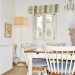 Olive Mykonos 아노 메라
